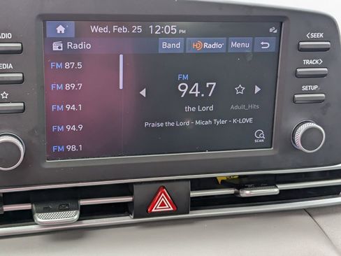 Used 2023 Hyundai Elantra Blue w/ Cargo Package image 9