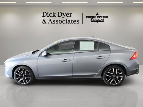 Used 2017 Volvo S60 T5 Dynamic image 10