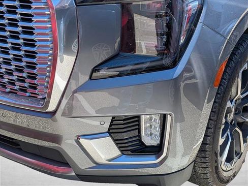 Used 2022 GMC Yukon XL Denali AWD/4WD image 10