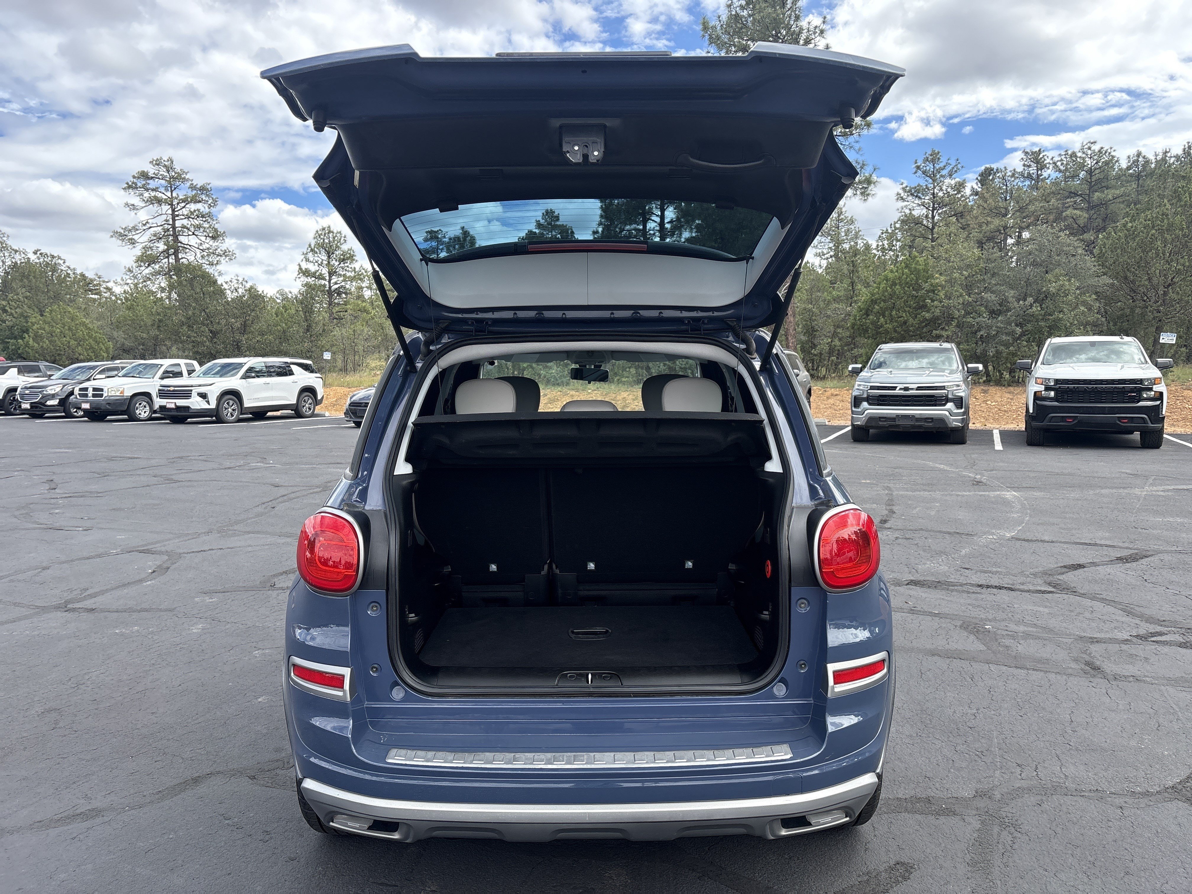 Used 2018 FIAT 500L Trekking w/ Urbana Appearance Package FWD image 10