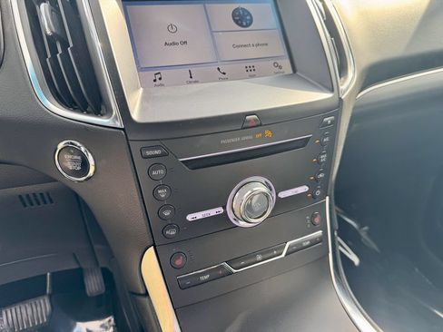 Used 2019 Ford Edge Titanium AWD/4WD image 24