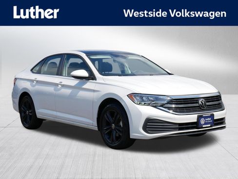 Certified 2023 Volkswagen Jetta SE w/ Panoramic Sunroof Package FWD image 1
