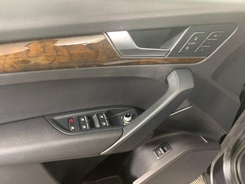 Used 2018 Audi Q5 Premium w/ Convenience Package image 14