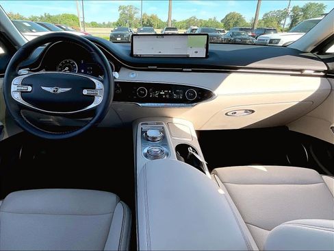 Used 2025 Genesis GV70 2.5T w/ Advanced Package AWD/4WD image 17