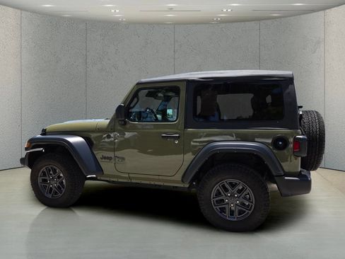 Used 2025 Jeep Wrangler Sport AWD/4WD image 6