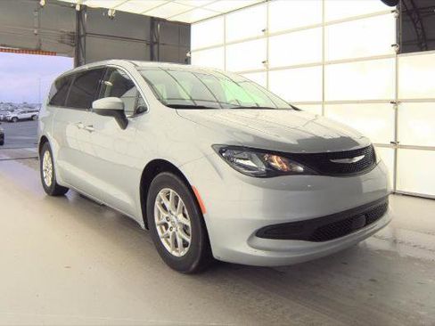 Used 2023 Chrysler Voyager LX FWD image 3