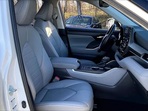 Used 2021 Toyota Highlander XLE image 8