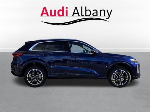 New 2025 Audi Q5 Premium Plus image 3