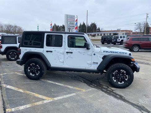 Used 2025 Jeep Wrangler Unlimited Rubicon 4xe w/ Convenience Group image 6