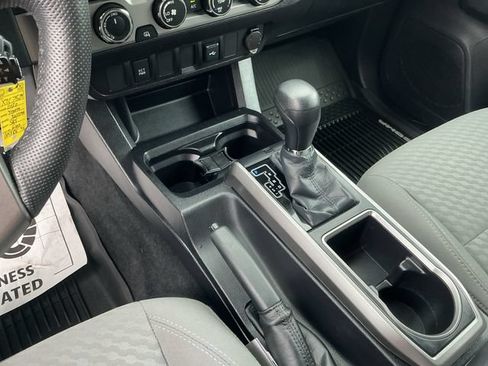 Used 2020 Toyota Tacoma SR5 AWD/4WD image 18