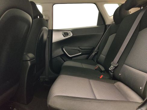 Used 2022 Kia Soul LX w/ Technology Package image 18
