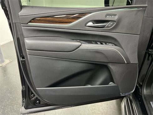 Certified 2021 Cadillac Escalade ESV Premium Luxury image 22