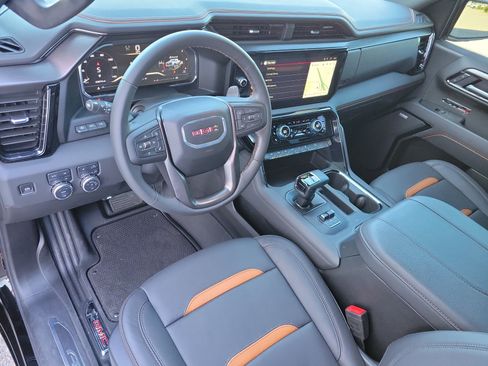 Used 2025 GMC Sierra 1500 AT4 w/ AT4 Premium Package AWD/4WD image 8