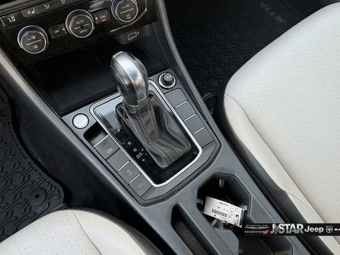 Used 2019 Volkswagen Jetta R-Line w/ R-Line Cold Weather Package FWD image 22