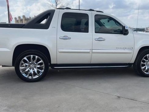 Used 2008 Chevrolet Avalanche LTZ w/ LTZ Preferred Equipment Group image 9