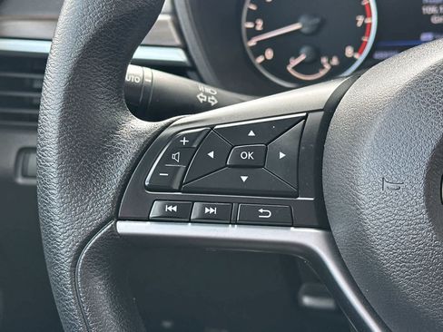 Used 2024 Nissan Altima 2.5 SV FWD image 24