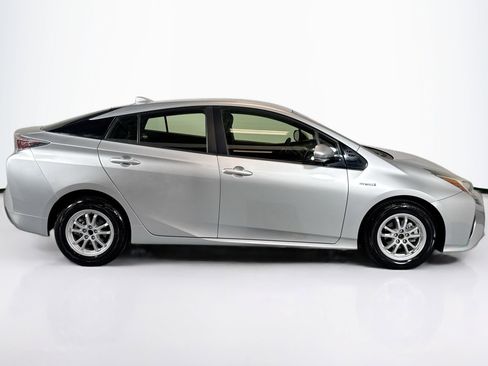 Used 2016 Toyota Prius Three image 4