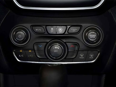 Used 2021 Jeep Cherokee Latitude image 17