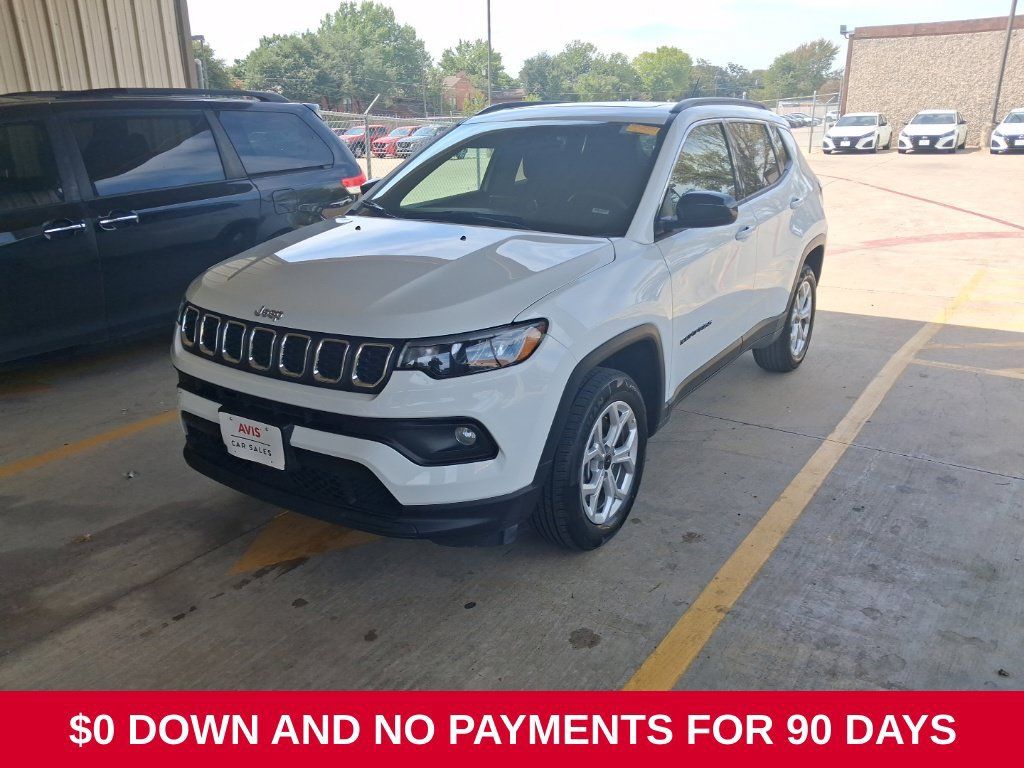 Used 2025 Jeep Compass Latitude w/ Sun & Sound Group AWD/4WD image 1