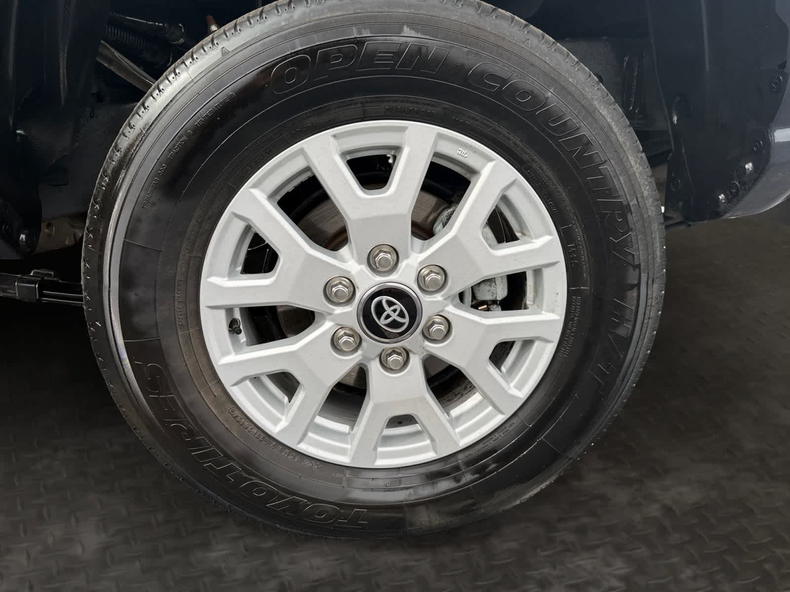 Used 2025 Toyota Tacoma SR AWD/4WD image 9