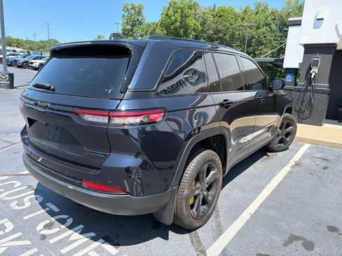 Used 2023 Jeep Grand Cherokee Limited w/ Black Appearance Package AWD/4WD image 3