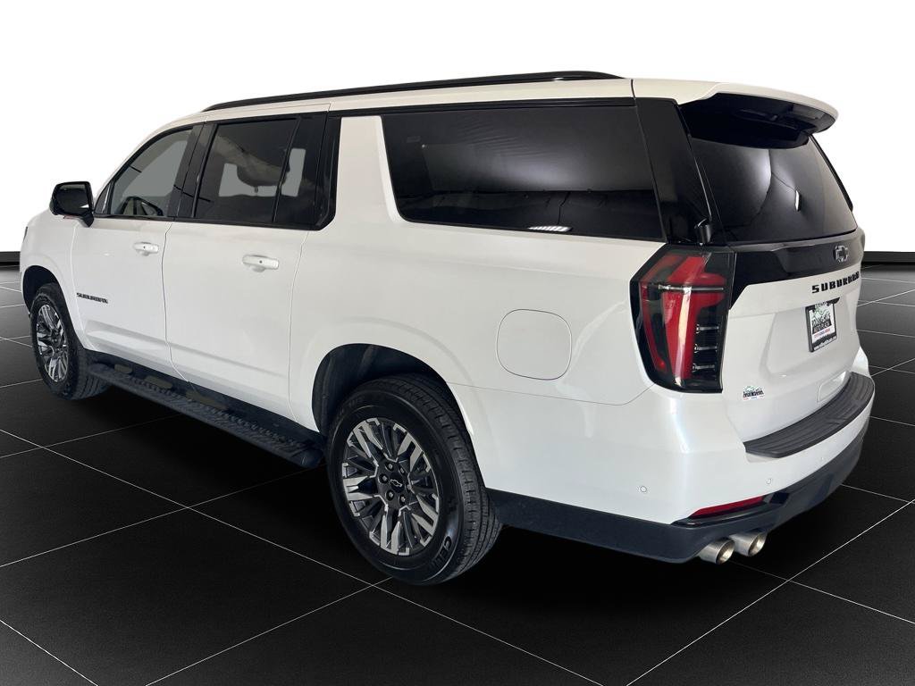 Used 2025 Chevrolet Suburban Z71 AWD/4WD image 3