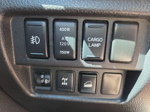 Used 2019 Nissan Titan PRO-4X w/ Pro-4x Convenience Package AWD/4WD image 19