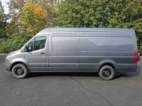 New 2025 Mercedes-Benz Sprinter 2500 image 3