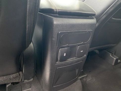 Used 2023 Ford Explorer XLT image 19