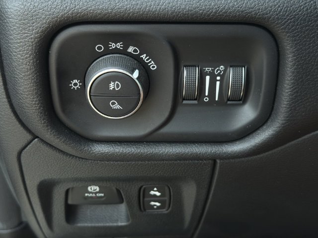 Used 2025 RAM 1500 Laramie AWD/4WD image 34
