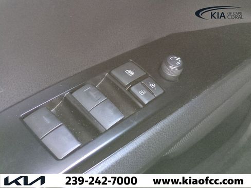 Used 2025 Toyota Camry XLE image 22