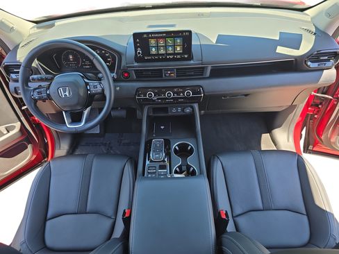 Used 2023 Honda Pilot Touring image 9