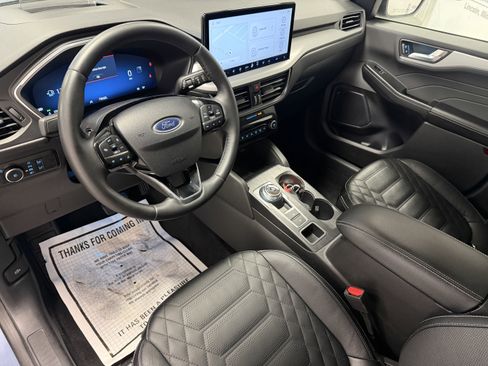 Used 2024 Ford Escape Platinum w/ Premium Technology Package AWD/4WD image 4