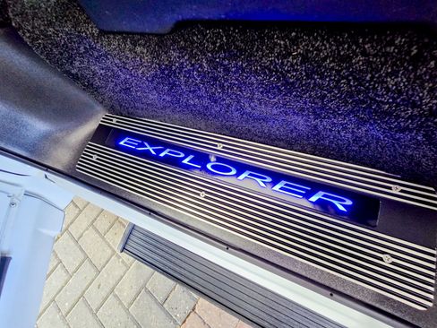 Used 2025 GMC Savana 2500 w/ Driver Convenience Package image 17