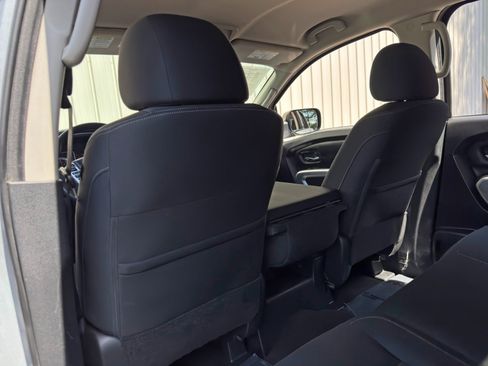 Used 2019 Nissan Titan SV AWD/4WD image 25