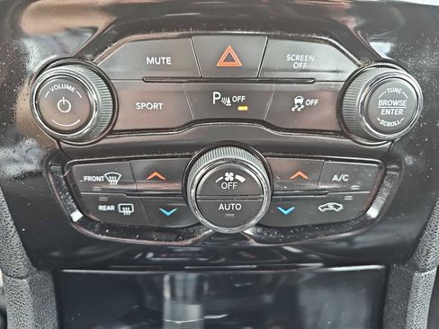 Used 2021 Chrysler 300 S image 29