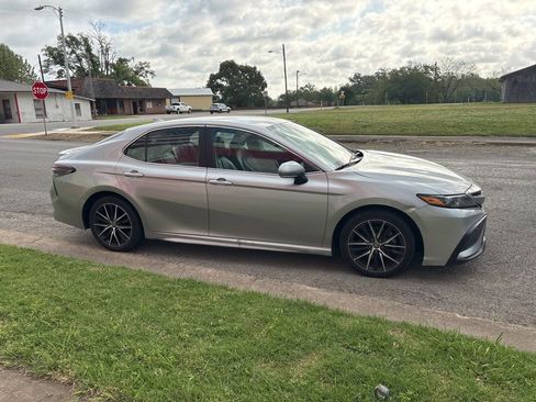 Used 2023 Toyota Camry SE FWD image 8