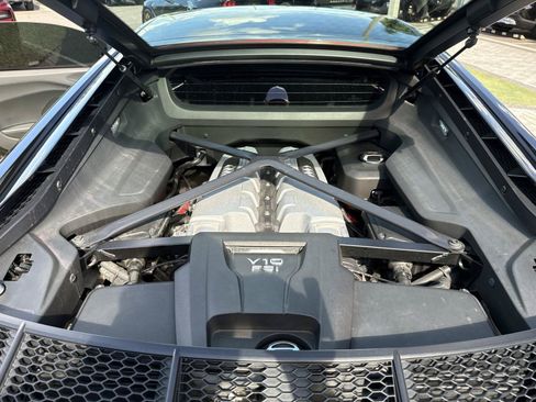 Used 2018 Audi R8 V10 w/ 20" Wheel Package RWD image 12