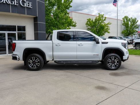 Used 2023 GMC Sierra 1500 AT4 w/ AT4 Premium Package AWD/4WD image 8