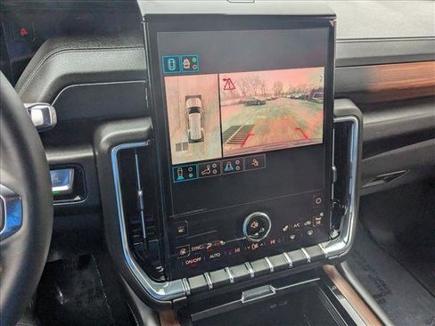 Used 2025 GMC Yukon Denali image 12