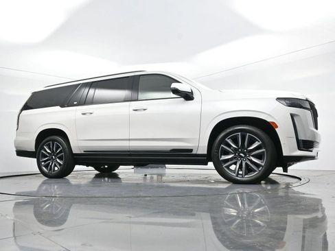 Certified 2022 Cadillac Escalade ESV Sport Platinum w/ Heavy-Duty Trailer Package image 53