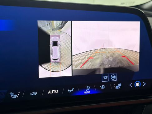 Used 2025 Chevrolet Equinox EV RS FWD image 18