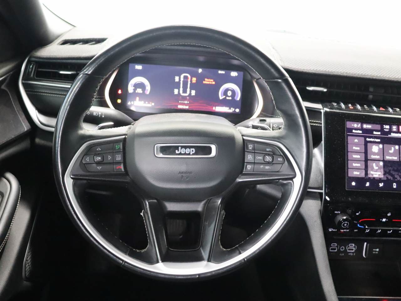 Used 2021 Jeep Grand Cherokee L Laredo RWD image 9