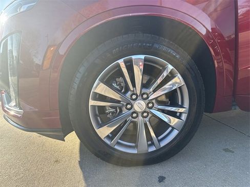 Used 2025 Cadillac XT6 Premium Luxury image 19