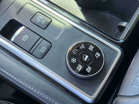 Used 2022 Nissan Pathfinder SL AWD/4WD image 12
