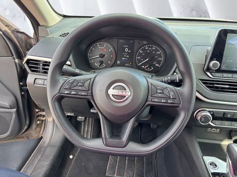 Used 2025 Nissan Altima 2.5 S image 9