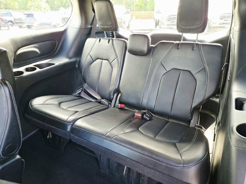 Used 2025 Chrysler Pacifica Select FWD image 13