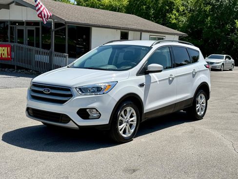 Used 2017 Ford Escape SE w/ Equipment Group 201A AWD/4WD image 8