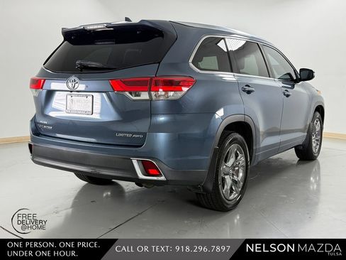 Used 2018 Toyota Highlander Limited Platinum AWD/4WD image 6