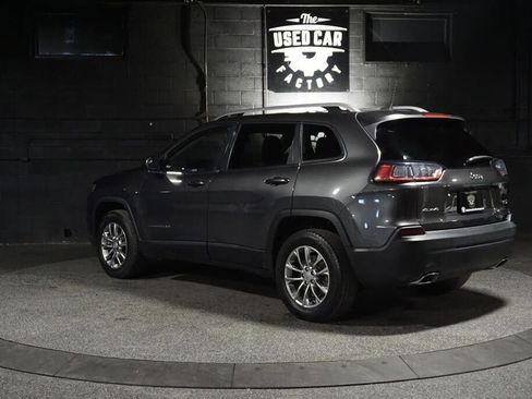 Used 2019 Jeep Cherokee Latitude Plus w/ Cold Weather Group AWD/4WD image 3